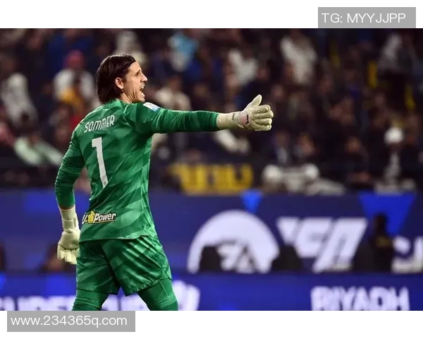 法国足球明星风采展现球场内外的魅力与荣耀